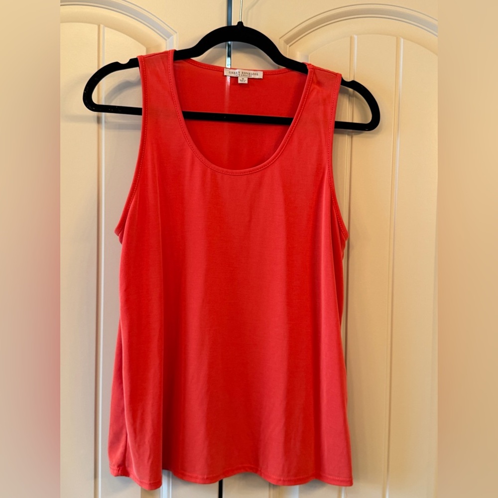 Green Envelope Coral Scoop Neck Tank Top